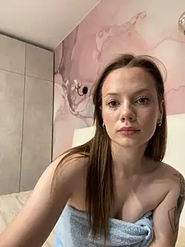 Snapshot of Rosie_Holmes_ chatting on 11.04.25 Rosie Holmes online show from 11.04.25