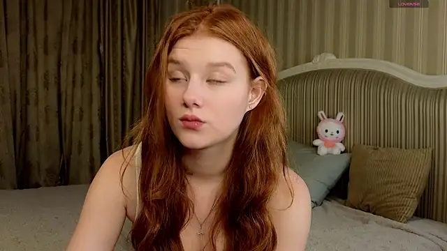 Snapshot of Juuulia_ chatting on 10.16.25 Juuulia online show from 10.16.25