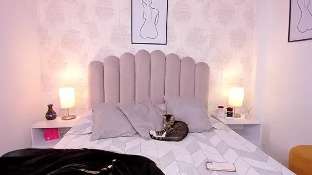 ShaynaHosk online show from 09.08.25