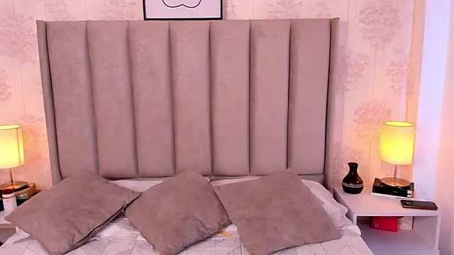 ShaynaHosk online show from 05.13.26