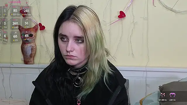 Snapshot of PortiaHedge chatting on 10.28.25 PortiaHedge online show from 10.28.25