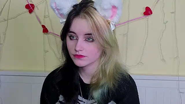 Snapshot of PortiaHedge chatting on 11.11.25 PortiaHedge online show from 11.11.25