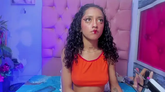 Snapshot of Kylie_Moan chatting on 11.02.25 Kylie Moan online show from 11.02.25