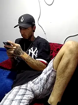 Snapshot of Tattoboy19cm chatting on 02.12.26 Tattoboy19cm online show from 02.12.26