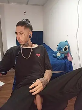 Snapshot of Tattoboy19cm chatting on 04.18.26 Tattoboy19cm online show from 04.18.26
