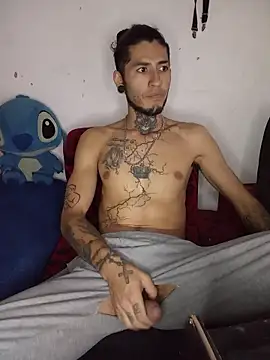 Snapshot of Tattoboy19cm chatting on 05.17.26 Tattoboy19cm online show from 05.17.26