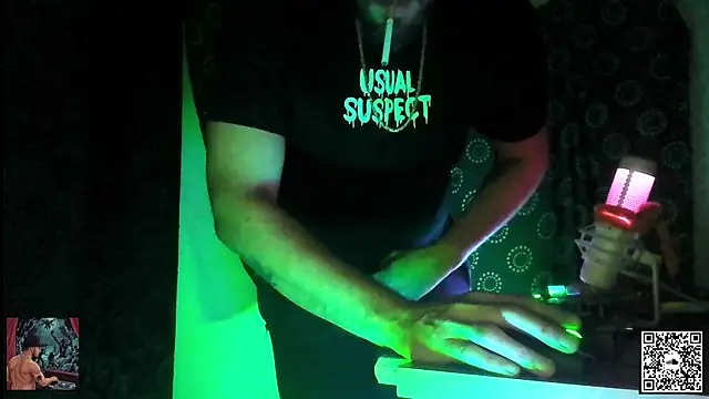 Snapshot of DjDiCKmannOnE chatting on 10.20.25 DjDiCKmannOnE online show from 10.20.25