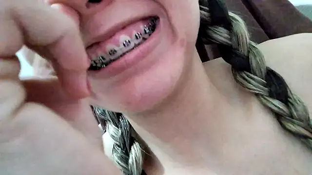 isabelly08ty online show from 11.17.25