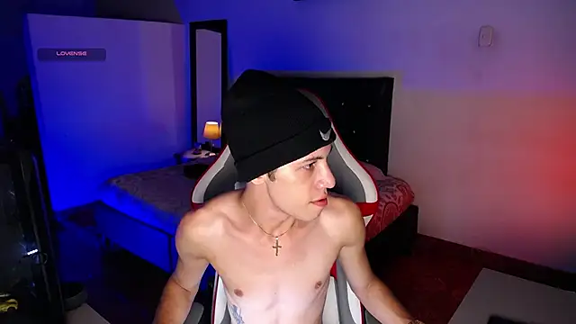 Snapshot of santiago_cutex chatting on 06.15.26 santiago cutex online show from 06.15.26