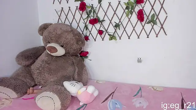 Snapshot of emma_grays2 chatting on 10.07.25 emma grays2 online show from 10.07.25