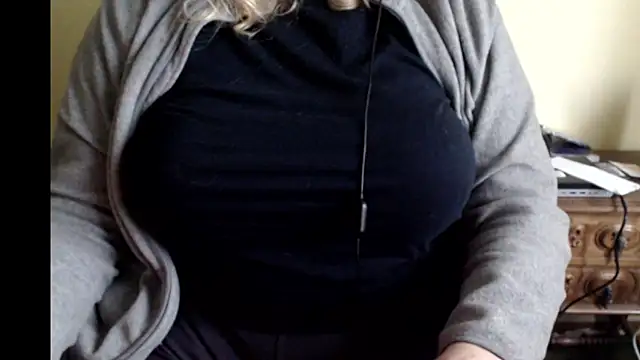 LunoviaXL online show from 12.14.25