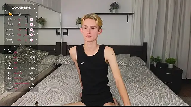 Snapshot of tommy_XXX chatting on 09.10.25 tommy XXX online show from 09.10.25