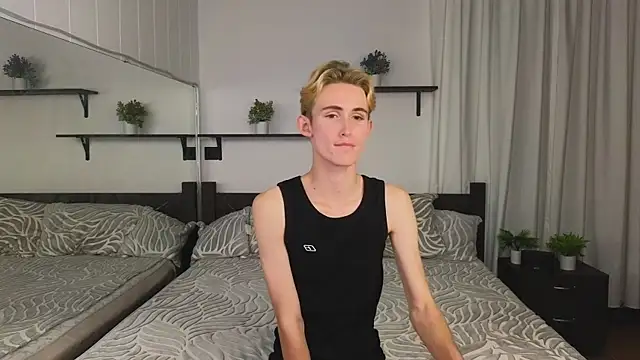 Snapshot of tommy_XXX chatting on 09.11.25 tommy XXX online show from 09.11.25