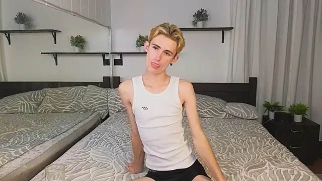 Snapshot of tommy_XXX chatting on 09.14.25 tommy XXX online show from 09.14.25