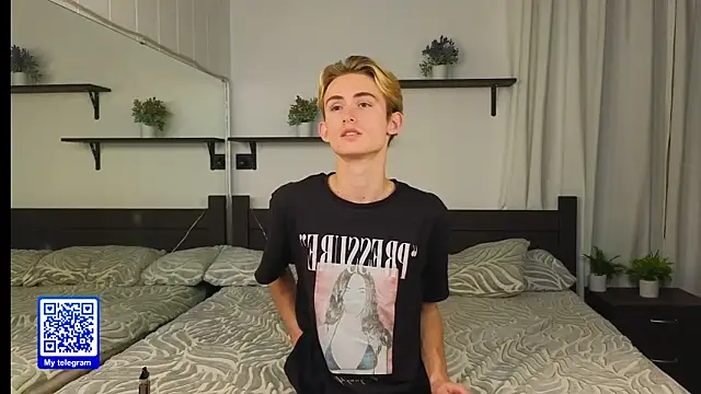 Snapshot of tommy_XXX chatting on 10.11.25 tommy XXX online show from 10.11.25