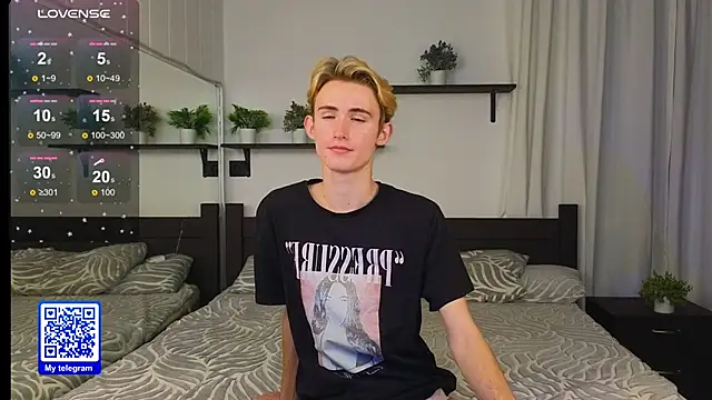 Snapshot of tommy_XXX chatting on 10.13.25 tommy XXX online show from 10.13.25