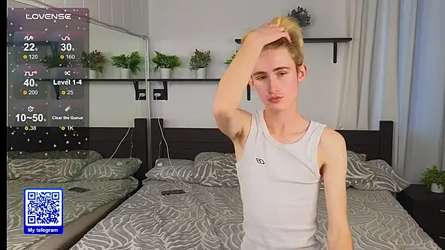 Snapshot of tommy_XXX chatting on 10.17.25 tommy XXX online show from 10.17.25