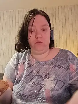 Snapshot of Feuchtekitty92@xh chatting on 12.04.25 Feuchtekitty92xh online show from 12.04.25