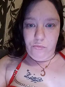 Snapshot of Feuchtekitty92@xh chatting on 12.04.25 Feuchtekitty92xh online show from 12.04.25