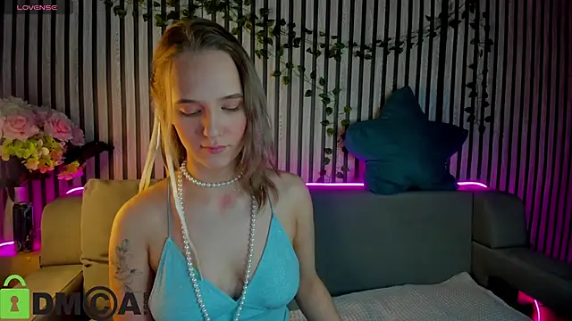 Casey Sweeet online show from 12.17.25