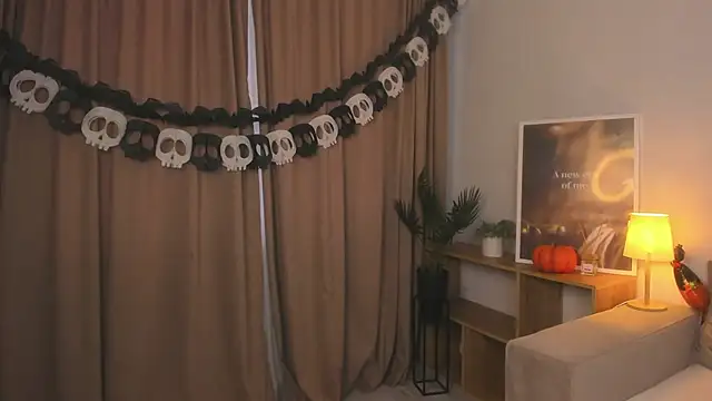 Snapshot of Elina_Star chatting on 10.28.25 Elina Star online show from 10.28.25