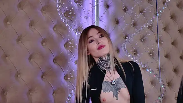 AriWild online show from 11.15.25