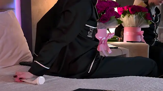 AriWild online show from 11.26.25