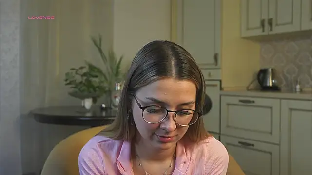 Snapshot of DarelleFaux chatting on 10.08.25 DarelleFaux online show from 10.08.25