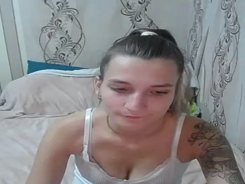 AlissaClark online show from 10.10.25