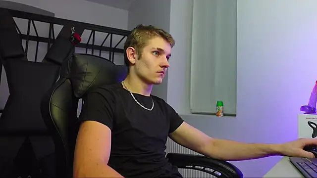 Snapshot of Mark_Karson chatting on 10.16.25 Mark Karson online show from 10.16.25