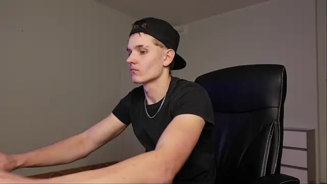 Snapshot of Mark_Karson chatting on 10.22.25 Mark Karson online show from 10.22.25