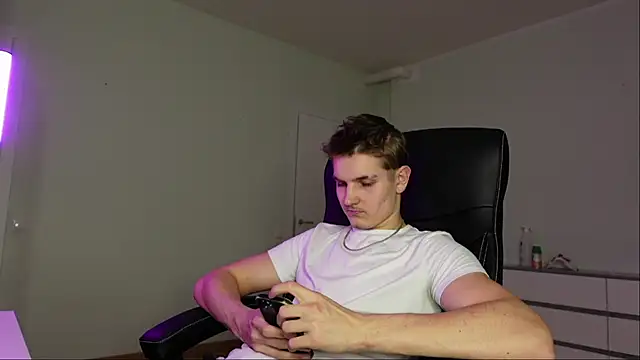 Snapshot of Mark_Karson chatting on 11.03.25 Mark Karson online show from 11.03.25