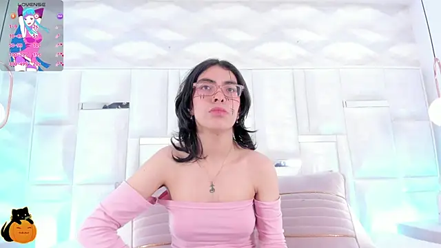 Im Molly Angel online show from 10.22.25