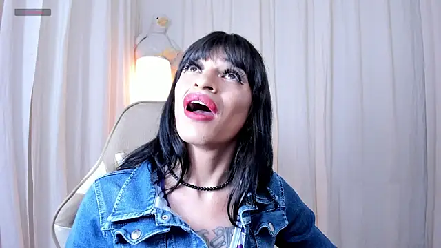 Alanakimura  online show from 12.03.25