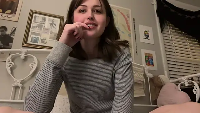 Snapshot of urbbydollxx chatting on 09.10.25 urbbydollxx online show from 09.10.25