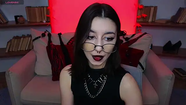 Snapshot of Mistress__Marcelline chatting on 10.12.25 Mistress Marcelline online show from 10.12.25