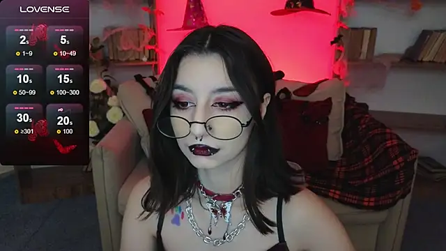 Snapshot of Mistress__Marcelline chatting on 10.17.25 Mistress Marcelline online show from 10.17.25