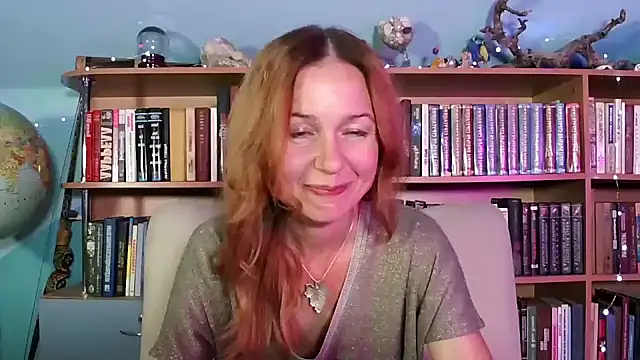 Snapshot of Foxilady357 chatting on 09.19.25 Foxilady357 online show from 09.19.25