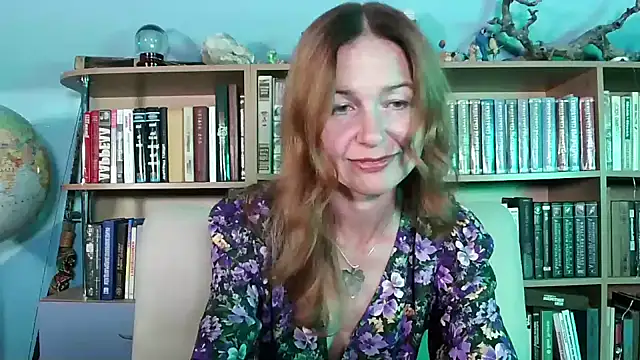 Snapshot of Foxilady357 chatting on 09.21.25 Foxilady357 online show from 09.21.25