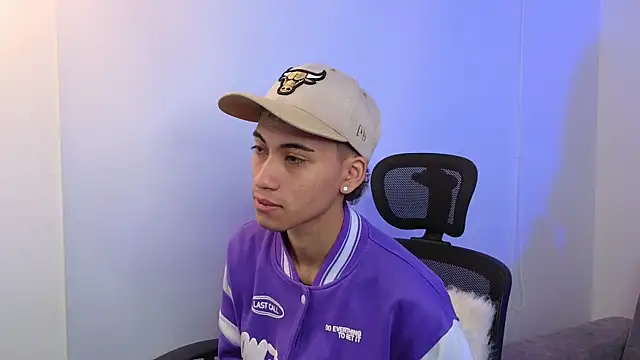 yulian vasquez online show from 10.04.25