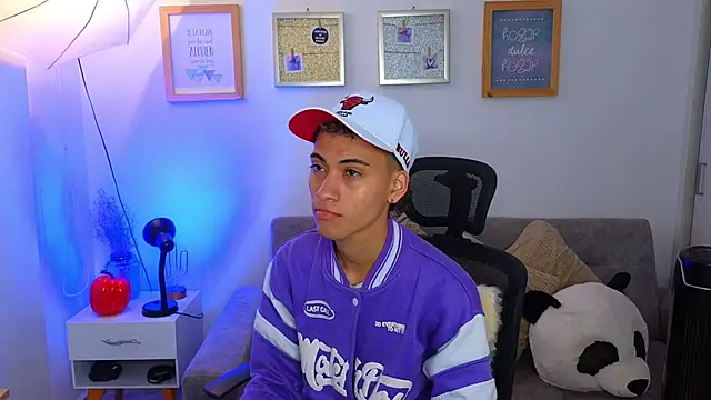 yulian vasquez online show from 11.11.25