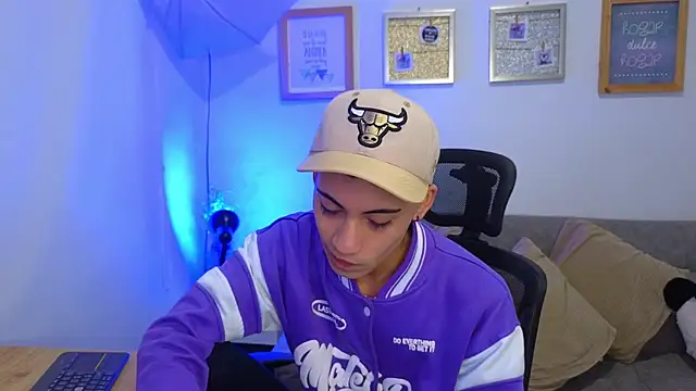 yulian vasquez online show from 11.22.25