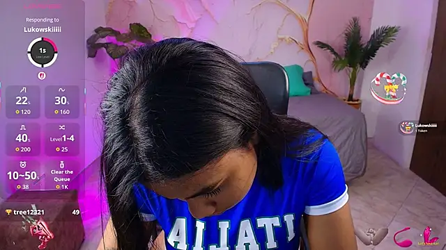 Snapshot of sharlottxl chatting on 11.04.25 sharlottxl online show from 11.04.25