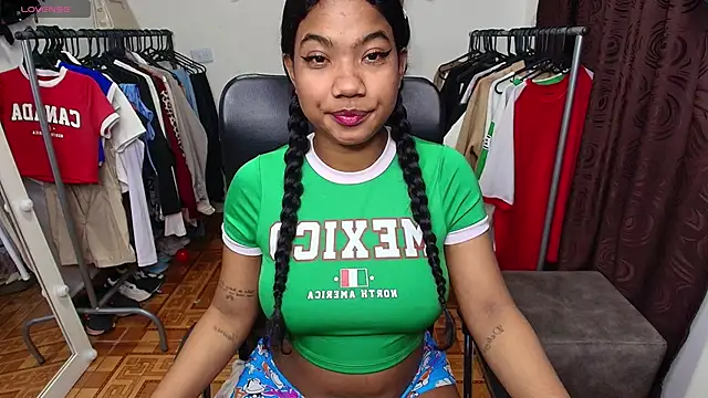 Snapshot of sharlottxl chatting on 02.13.26 sharlottxl online show from 02.13.26