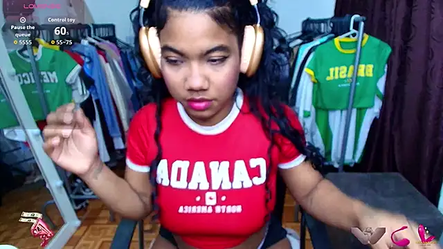 Snapshot of sharlottxl chatting on 02.26.26 sharlottxl online show from 02.26.26