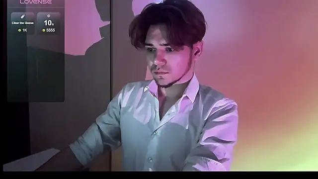 Snapshot of 1RobertTT chatting on 11.04.25 1RobertTT online show from 11.04.25