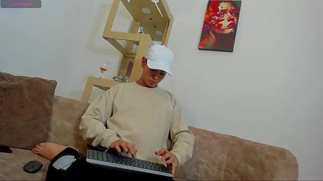 LoganTwink18 online show from 01.11.26