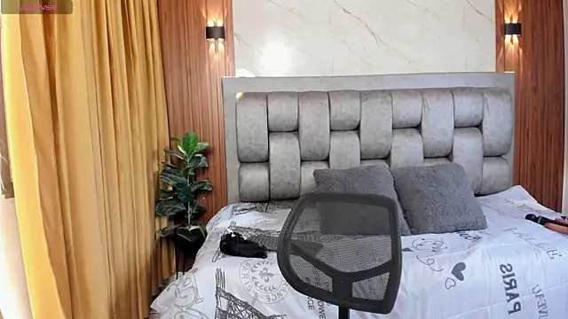 More Hott online show from 09.15.25