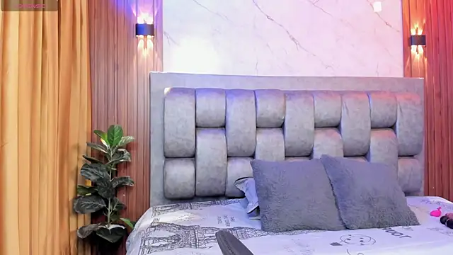 More Hott online show from 09.17.25