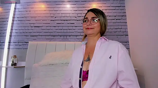 MelanyVegas online show from 09.19.25